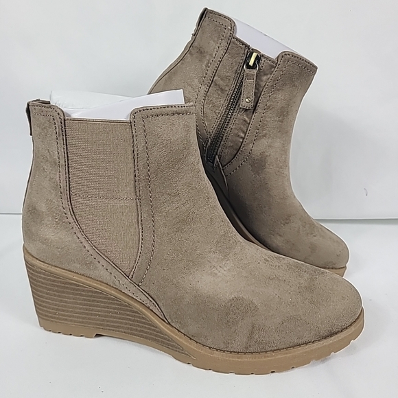 Dr. Scholl's Shoes - NEW Dr. Scholls Women's Camden Wedge Ankle Boots Taupe Micro Sz 10 M